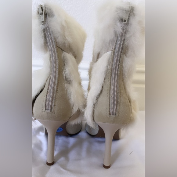 NWOT-Rabbit Fur White Booties - Picture 6 of 7
